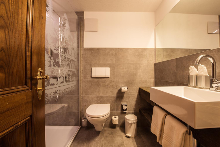 Bathroom 5, Hotel Daniela, Visp