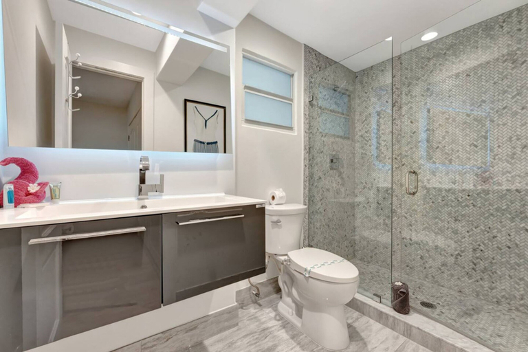 Room 5, Daddy House-victoria Park With Pool, Broward
