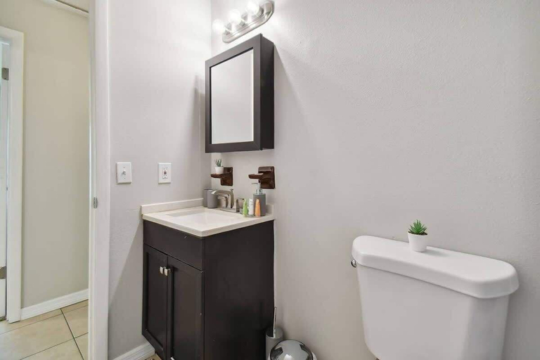 Bathroom 3, Comfortable Home in Dade City!, Pasco