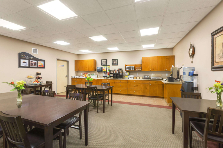 Public Area 2, Days Inn by Wyndham Chetwynd, Peace River