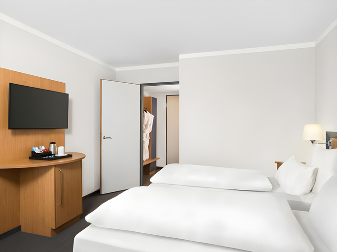 Bedroom 28