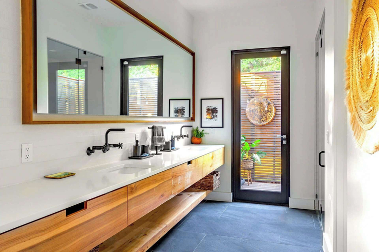 Bathroom 4, Eastside Mansion w Pool 7 Mins to Rainey, Travis