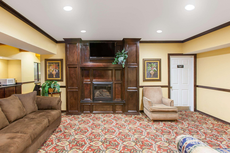 Public Area, Super 8 by Wyndham Sallisaw, Sequoyah