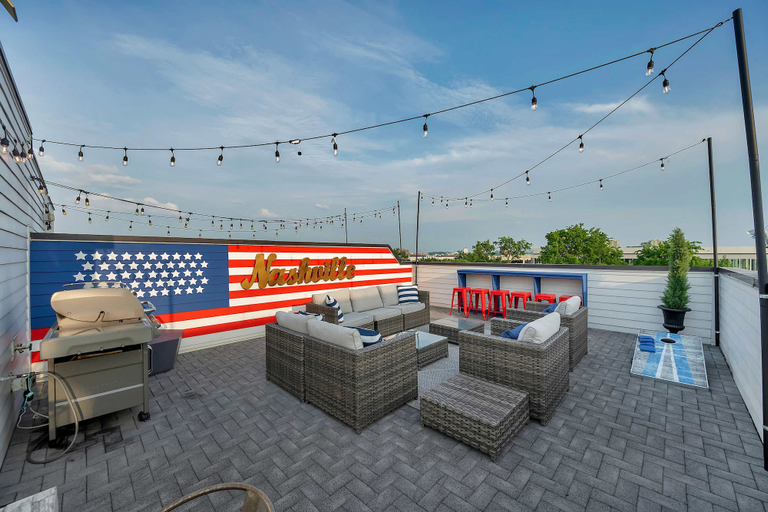 Room 5, Rooftop Deck Shuffleboard BBQ Near Downtown, Davidson