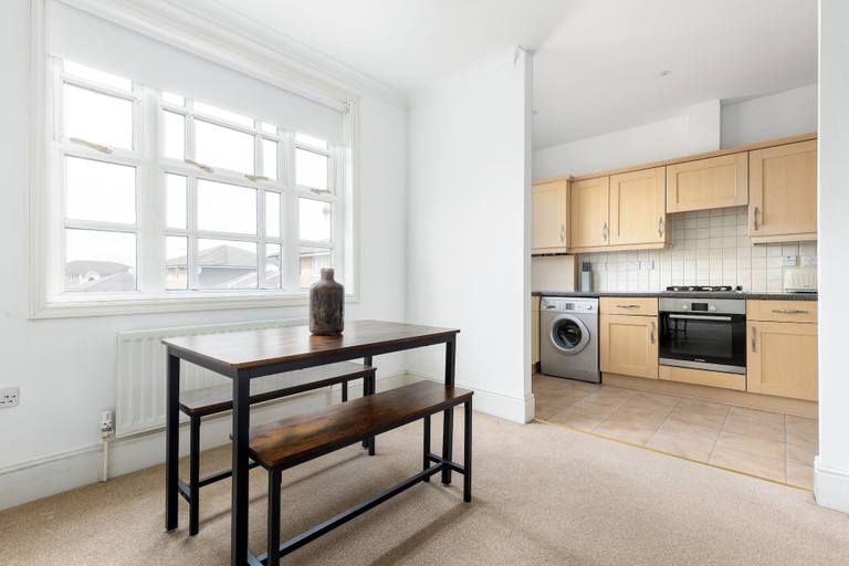 Others 4, Lavish 1 Bed Flat near Broadway Market, London