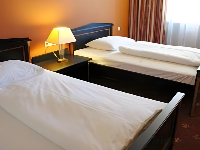 Bedroom 2, DORMERO Hotel Burghausen, Altötting