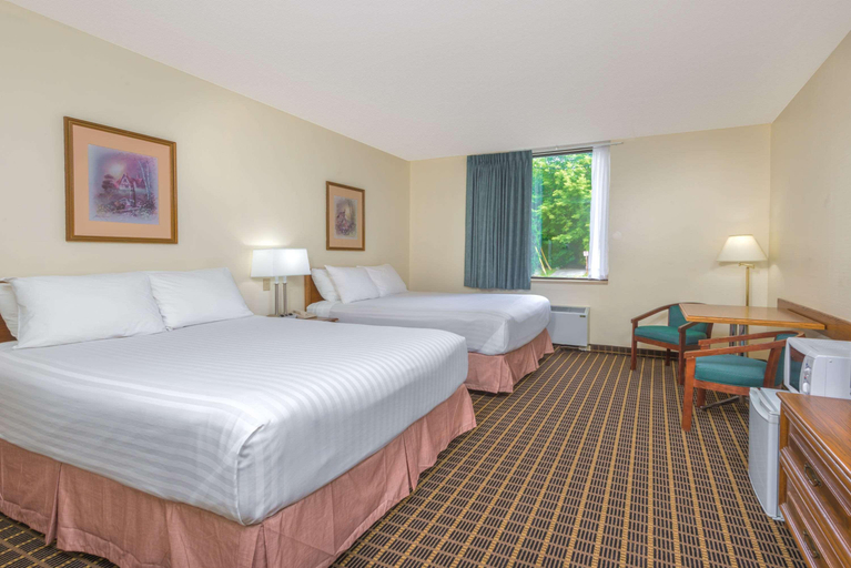 Bedroom 3, Howard Johnson by Wyndham Tillsonburg, Oxford