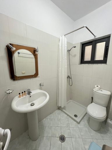 Bathroom 3, Privé City Hotel, Sarandës