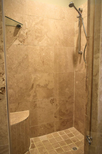 Bathroom 3, Bergwood Inn, Eden