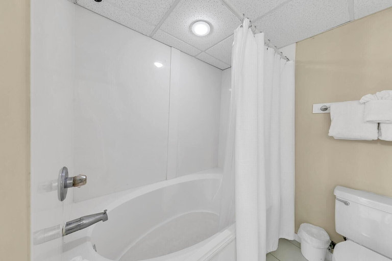 Bathroom 4, Long Beach Resort 1-1203, Bay