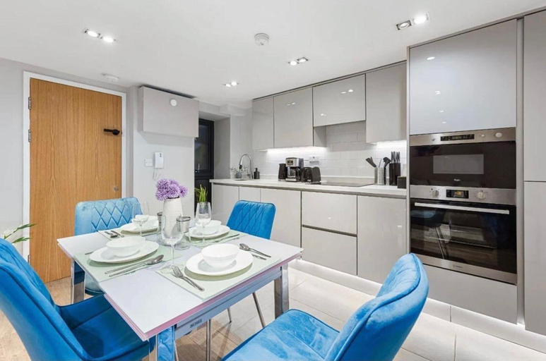 Private kitchen 4, Modern Battersea Apartment - Sleeps 6 & Mini Bar, London