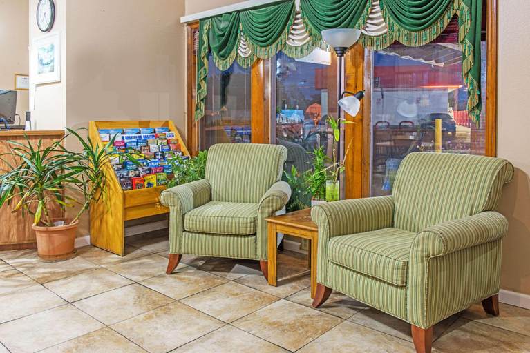 Public Area, Super 8 By Wyndham Sullivan, Franklin