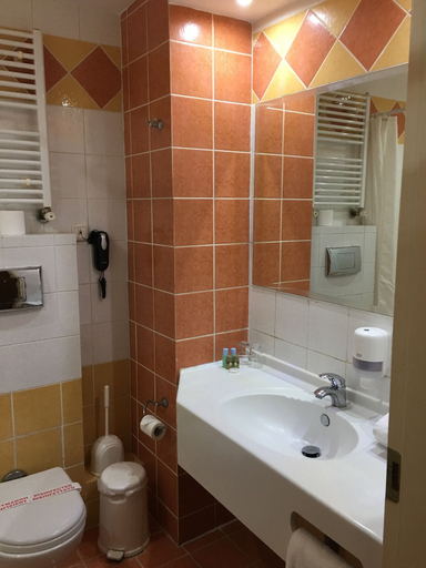 Bathroom 4, Athina Airport Hotel, Central Macedonia