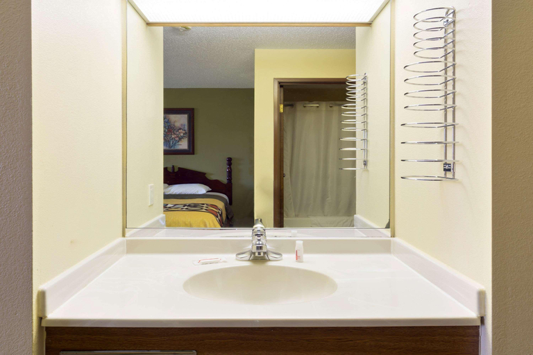Bathroom 5, Super 8 by Wyndham DeKalb IL, De Kalb