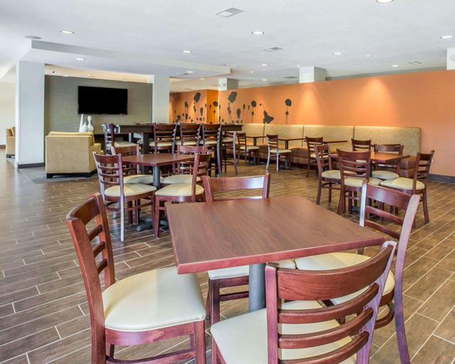 Food & Drinks 5, MainStay Suites Cartersville - Emerson Lake Point, Bartow