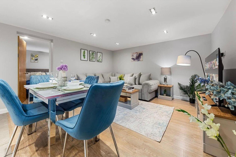 Interior, Modern Battersea Apartment - Sleeps 6 & Mini Bar, London