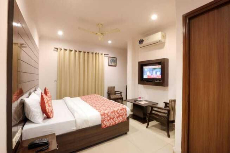 Bedroom 2, AIRPORT HOTEL PEEBLES, Delhi