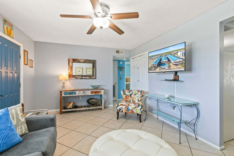 Room 2, Three 2br Condos Walk to Beach Hangout, Baldwin