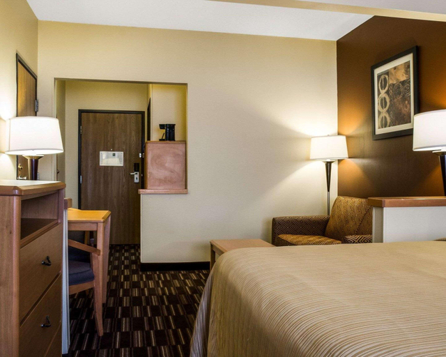 Bedroom 3, Quality Suites Near West Acres, Cass