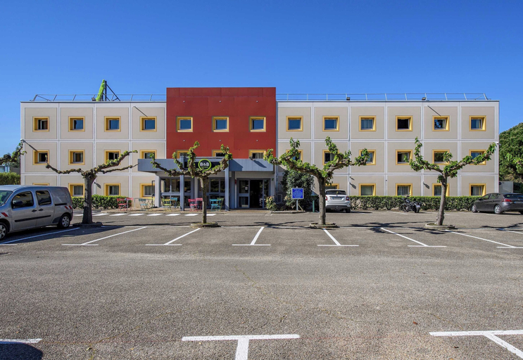 Exterior & Views 2, B&B HOTEL Nîmes Caissargues, Gard