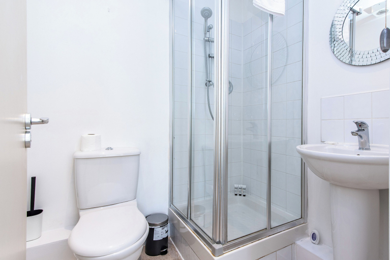 Bathroom 3, Westpoint Flat, Nottinghamshire
