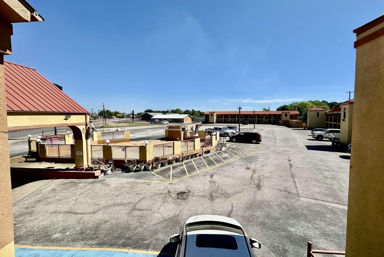 Exterior & Views 2, Super 8 By Wyndham Athens Tx, Henderson
