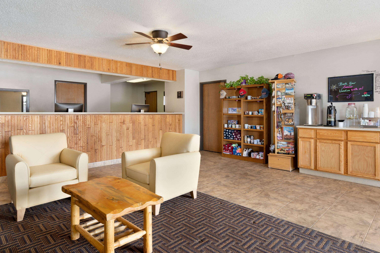 Public Area 2, Super 8 by Wyndham Custer/Crazy Horse Area, Custer