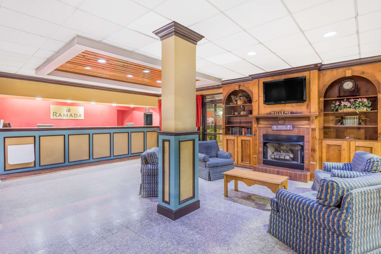 Public Area 2, Ramada by Wyndham Macon, Bibb