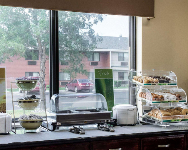 Food & Drinks 5, Quality Suites Near West Acres, Cass