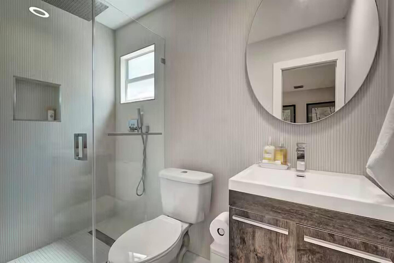 Bathroom 2, Tree House, Broward