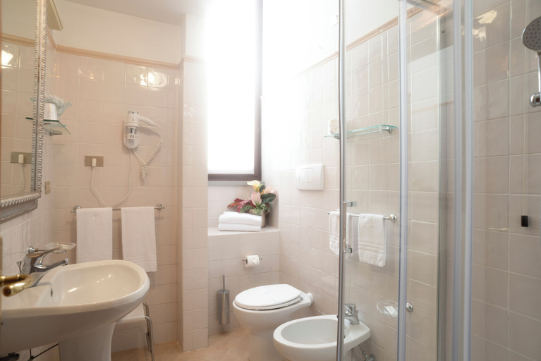 Bathroom 4, Residence La Contessina, Florence