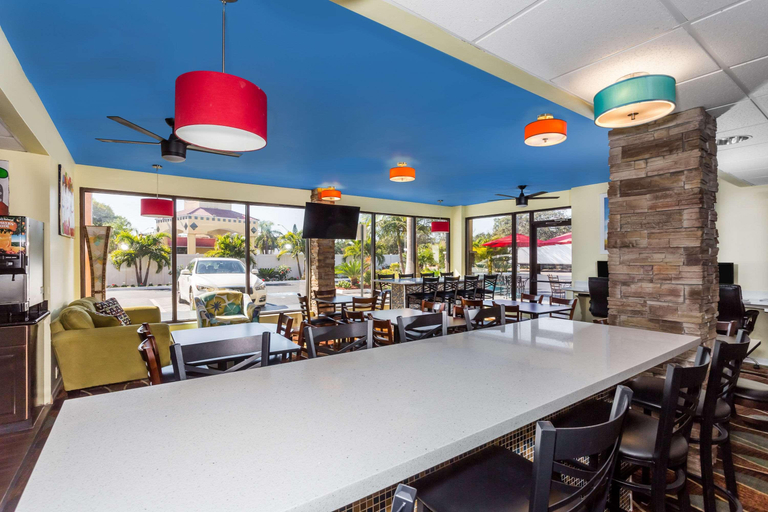 Food & Drinks 5, Days Inn by Wyndham Sarasota Bay, Sarasota