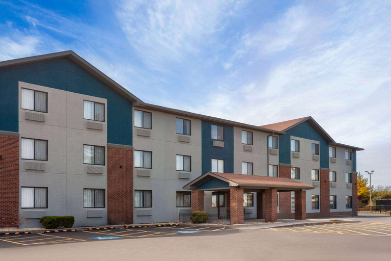 Exterior & Views 2, Super 8 by Wyndham Romeoville Bolingbrook, Will