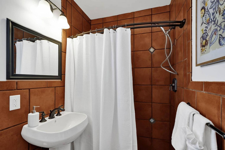 Room 5, New Waves On Walnut 3, Broward