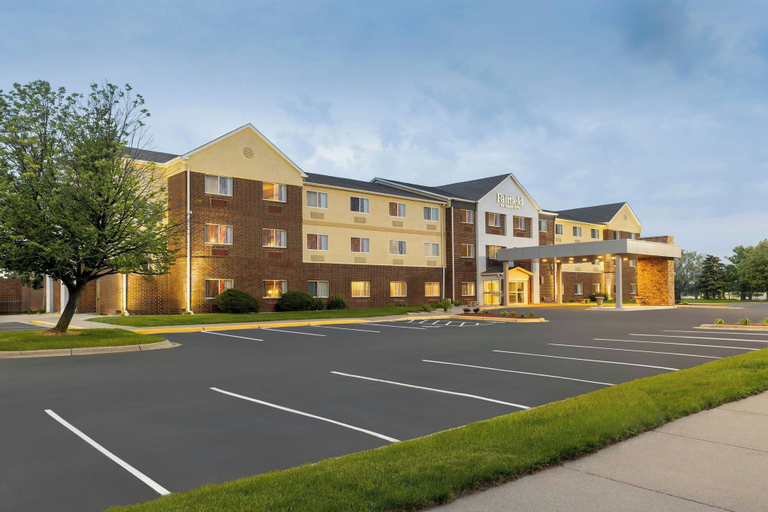 Exterior & Views 2, Fairfield Inn & Suites Minneapolis St. Paul / Roseville, Ramsey