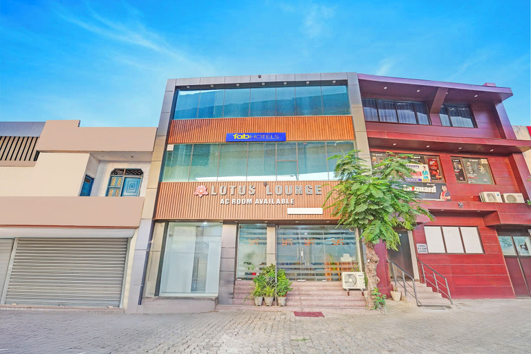 Exterior & Views