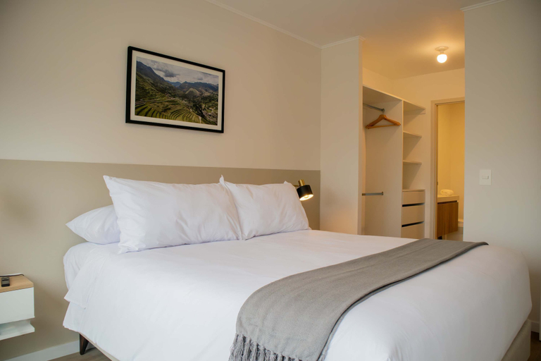 Room 5, w Elegant 2BR Apartment in Miraflores Steps From Larcomar, Lima