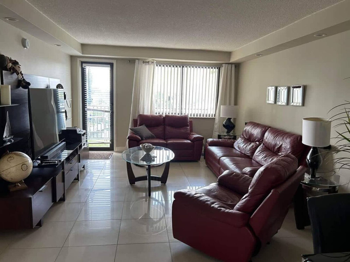 Room 4, Beautiful Water View Golden Isles, Broward