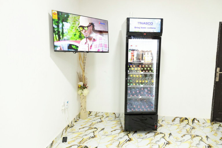Food & Drinks, Warapie Lodge, Komenda-Edina-Eguafo-Abirem