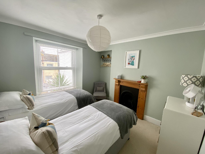 Bedroom 3, Spacious, seaside, Victorian home 'Bay View Terrace', Penzance, Cornwall