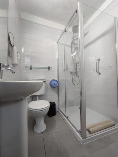 Bathroom 4, Ashley Hotel