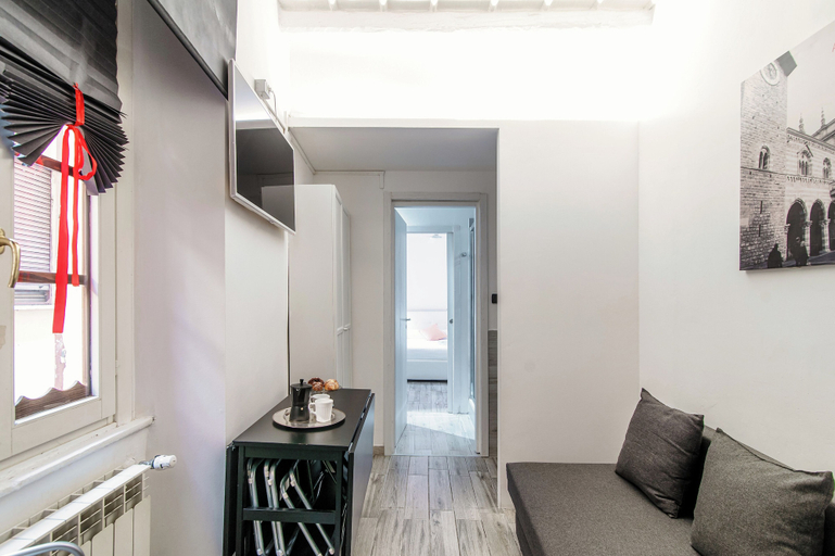Others 3, Chic apt near Duomo di Como, Como