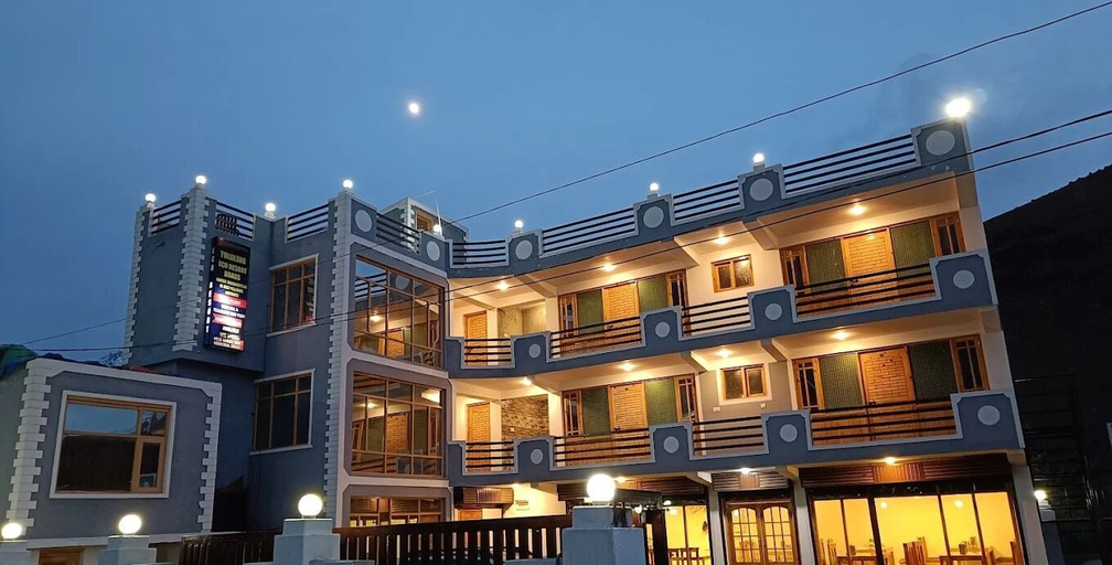 Exterior & Views
