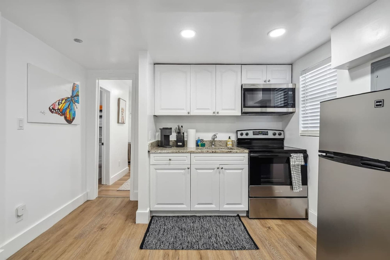 Room 2, Casa Roselle 3 Bedrooms, Broward