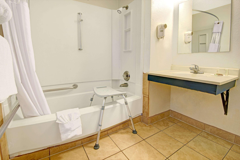 Bathroom 4, Super 8 by Wyndham Las Cruces University Area, Dona Ana