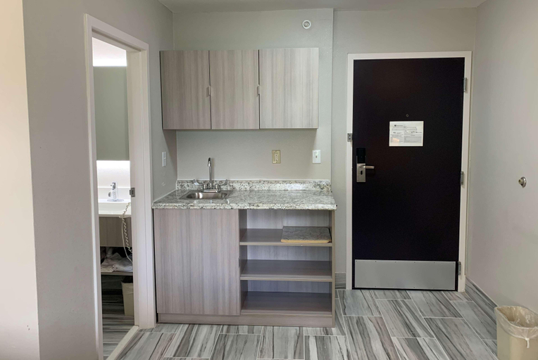 Bathroom 4, Microtel Inn by Wyndham Charlotte Airport, Mecklenburg