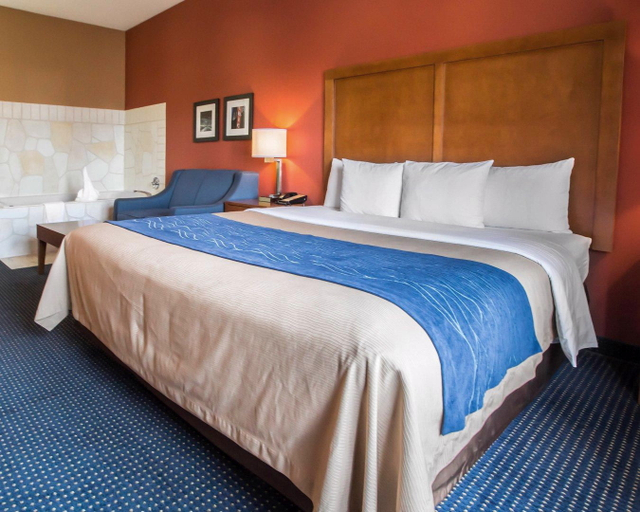 Bedroom 3, Comfort Inn (Crystal Lake), McHenry
