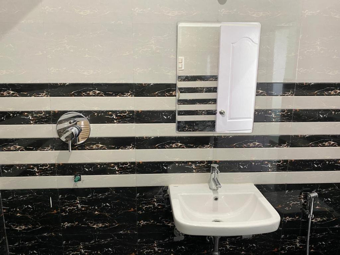Bathroom, Anubhuti Palampur, Kangra
