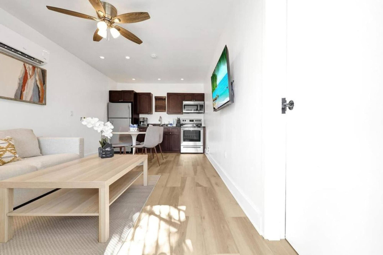 Room 5, Waves On Walnut 2-beach Access, Broward