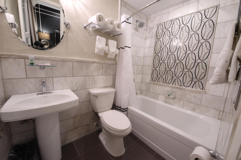 Bathroom 3, Hyde Park Hotel, Hillsborough